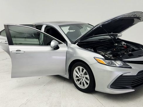 Used 2024 Toyota Camry LE w/ Convenience Package FWD image 10