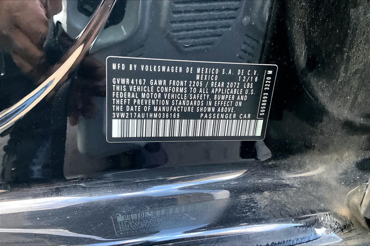 Used 2017 Volkswagen Golf S FWD image 34