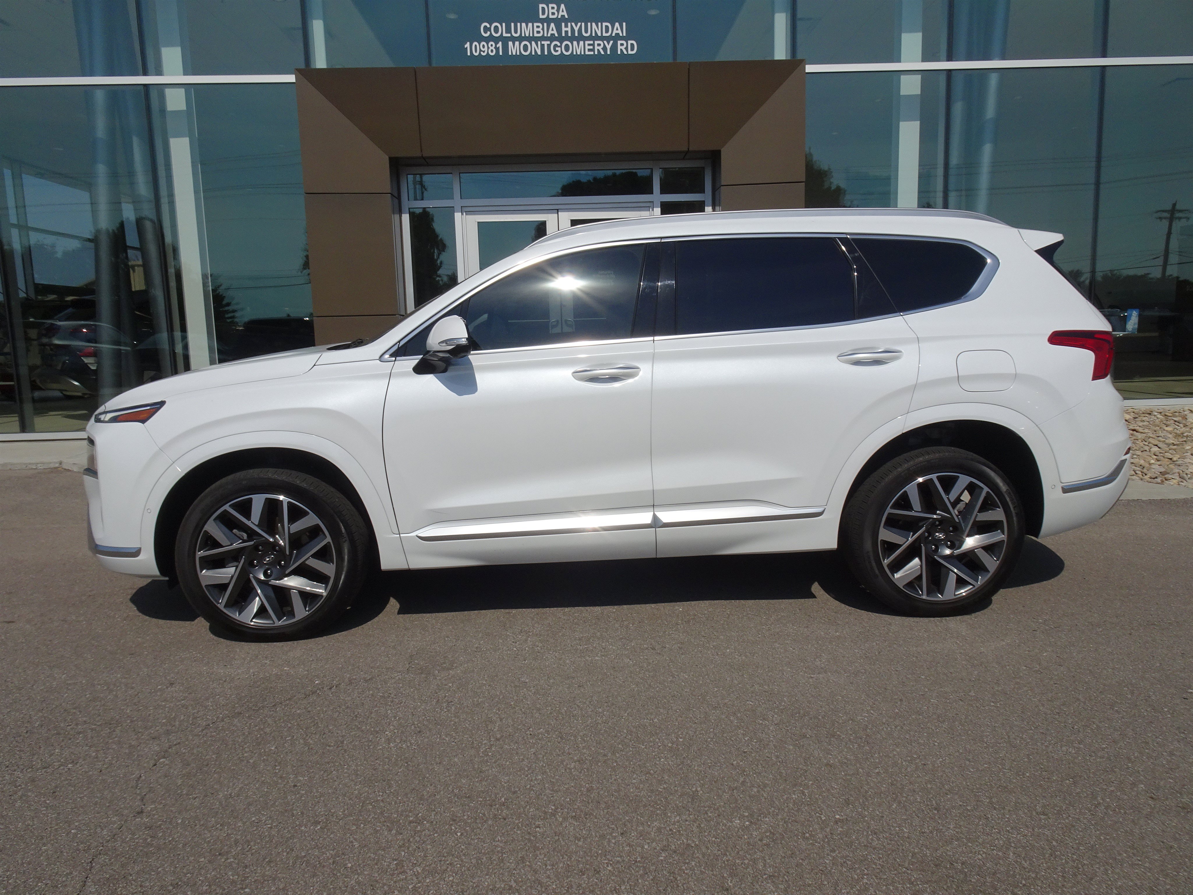 Used 2023 Hyundai Santa Fe Calligraphy AWD/4WD image 2