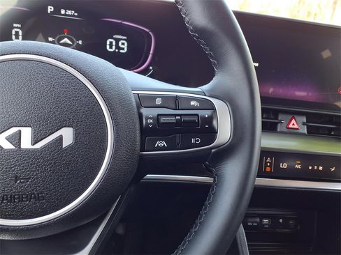 Used 2025 Kia Sportage EX image 17