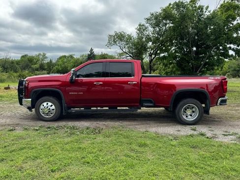Used 2025 Chevrolet Silverado 3500 LTZ w/ LTZ Convenience Package AWD/4WD image 4
