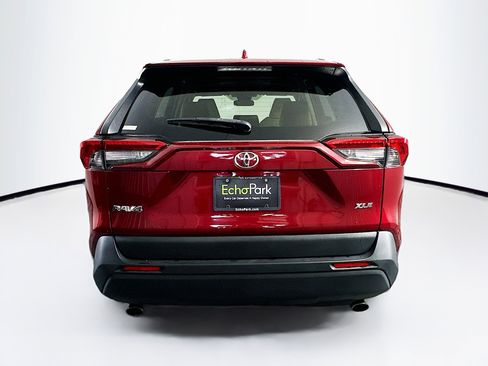 Used 2020 Toyota RAV4 XLE FWD image 7