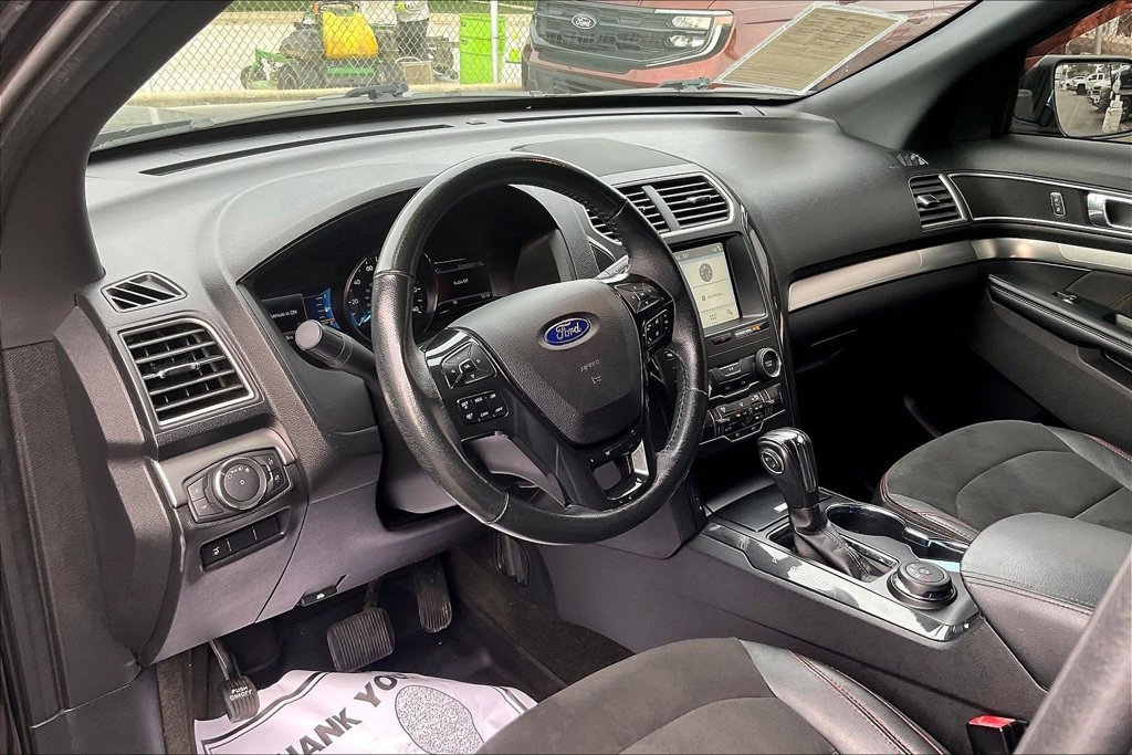 Used 2018 Ford Explorer XLT w/ Equipment Group 202A AWD/4WD image 13
