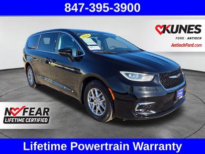 Used 2024 Chrysler Pacifica Touring-L