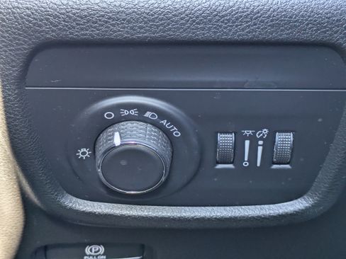 Used 2021 Jeep Grand Cherokee L Laredo w/ Luxury Tech Group I image 26