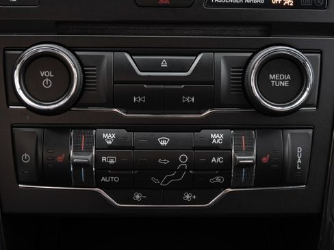 Used 2016 Ford Explorer XLT w/ Equipment Group 202A image 28