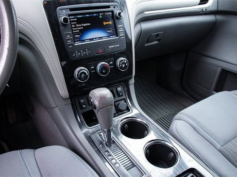 Used 2016 Chevrolet Traverse LT w/ Style and Technology Package image 22