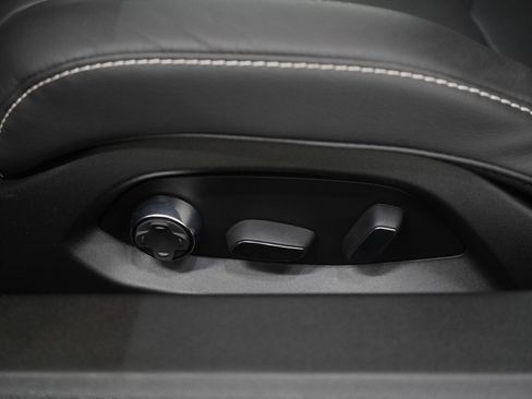 Used 2025 Chevrolet Corvette Stingray w/ Z51 Performance Package image 24