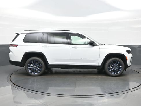 New 2026 Jeep Grand Cherokee L Limited AWD/4WD image 10