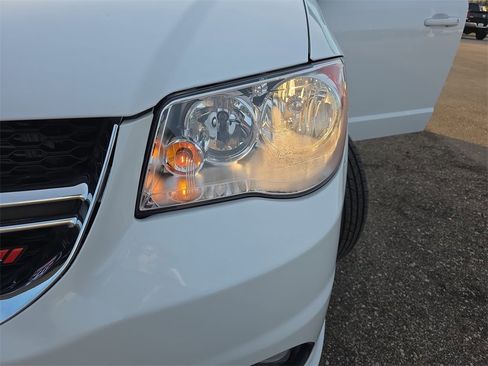 Used 2019 Dodge Grand Caravan SXT image 34