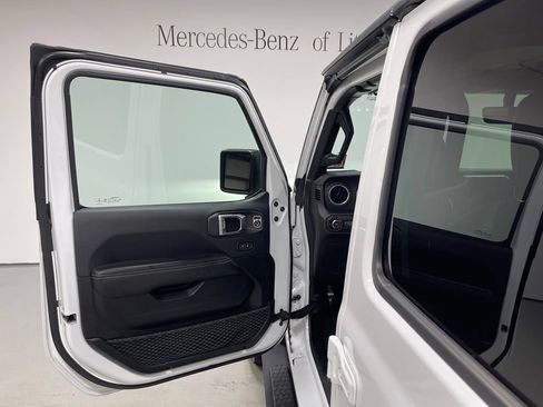 Used 2019 Jeep Wrangler Unlimited Sahara AWD/4WD image 17