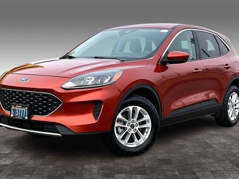 Used 2020 Ford Escape SE image 2