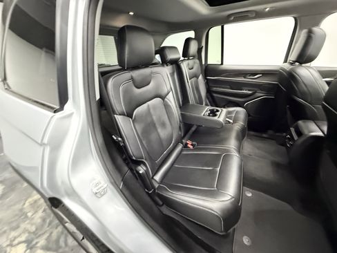 Used 2022 Jeep Grand Cherokee Limited AWD/4WD image 26