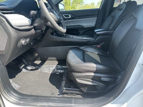 Used 2024 Jeep Compass Latitude image 13