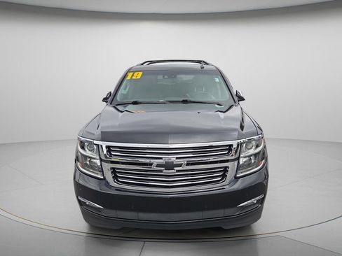 Used 2019 Chevrolet Suburban Premier w/ Premier Plus Edition RWD image 4