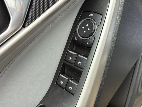 Used 2022 Ford Explorer XLT w/ Equipment Group 202A image 21