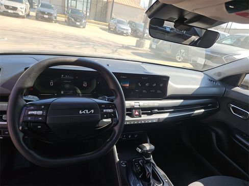 Used 2025 Kia K4 LXS image 16