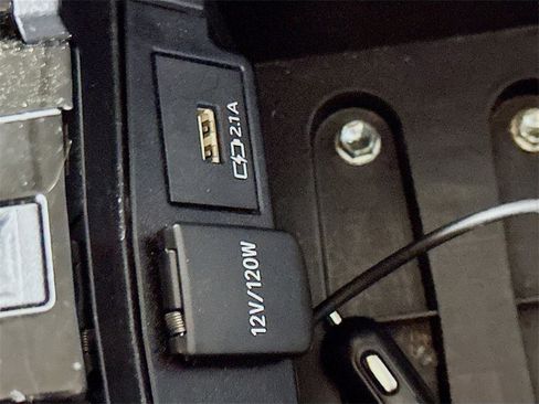 Used 2020 Toyota Corolla LE image 28