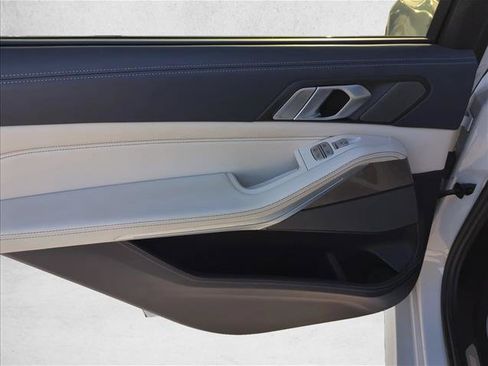 Used 2022 BMW X7 M50i AWD/4WD image 9