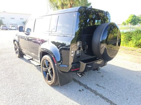 Used 2023 Land Rover Defender 110 V8 AWD/4WD image 3
