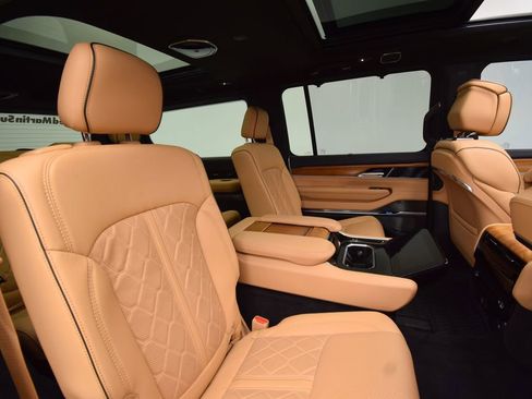 Used 2025 Jeep Grand Wagoneer Series III image 26