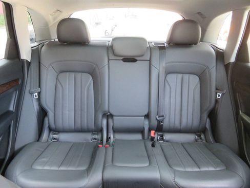 Used 2020 Audi Q5 2.0T Premium w/ Convenience Package AWD/4WD image 21