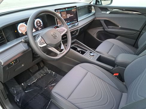 New 2025 Volkswagen Tiguan SE image 15