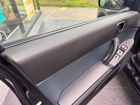 Used 2004 Mitsubishi Galant ES image 12