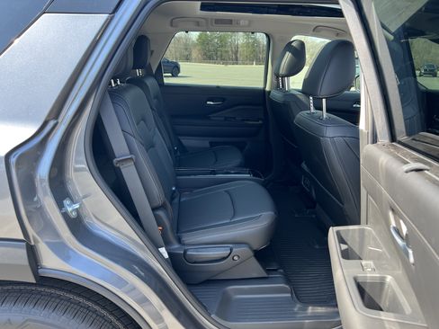 New 2026 Nissan Pathfinder SL image 27