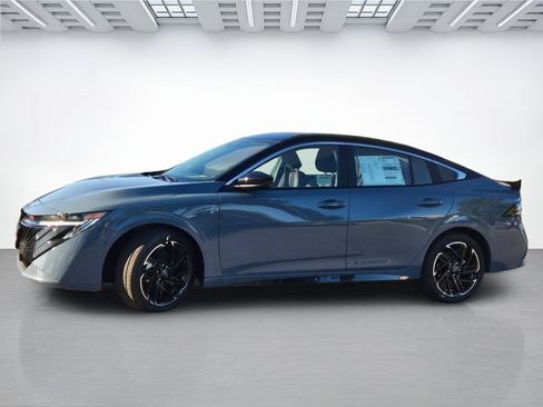New 2026 Nissan Sentra SR w/ Floor Mat Package FWD image 7