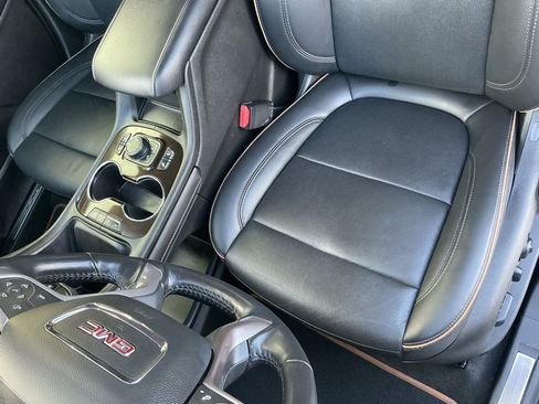 Used 2022 GMC Acadia AT4 w/ Preferred Package image 34