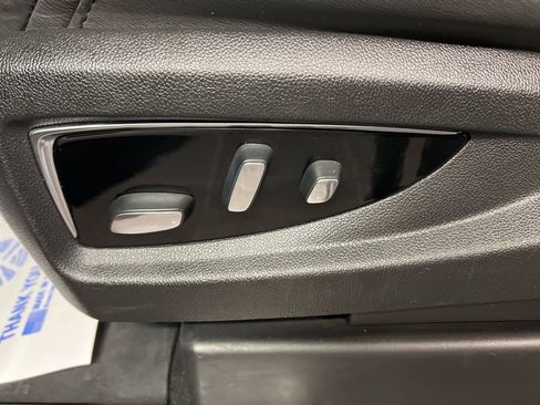 Used 2017 Cadillac Escalade Premium Luxury AWD/4WD image 28