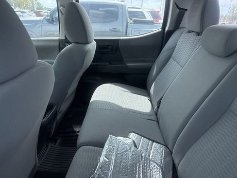 Used 2017 Toyota Tacoma SR image 4