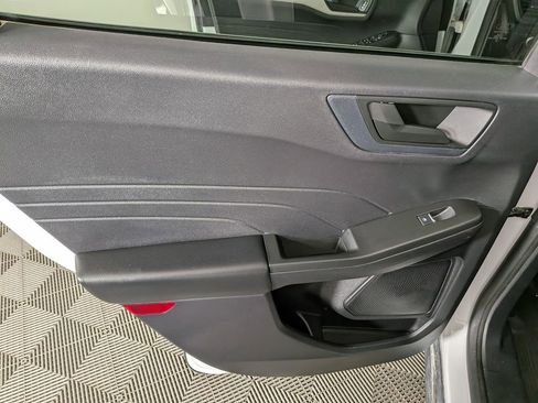 Used 2022 Ford Escape SE image 27