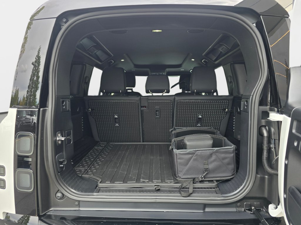 New 2026 Land Rover Defender 110 X-Dynamic SE AWD/4WD image 12