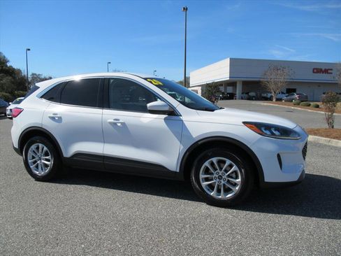 Used 2020 Ford Escape SE image 2