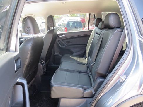 Used 2018 Volkswagen Tiguan SE FWD image 19