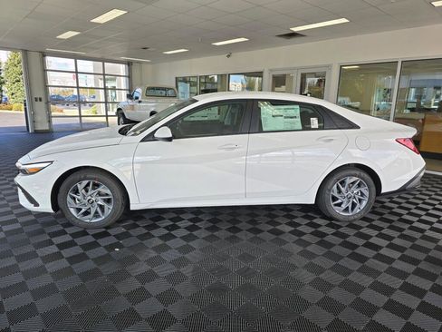 New 2026 Hyundai Elantra Hybrid FWD image 6