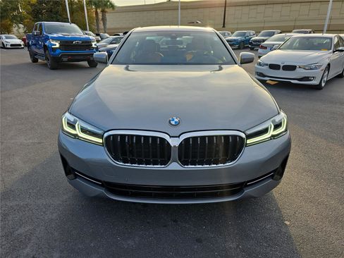 Used 2023 BMW 540i w/ Premium Package image 2