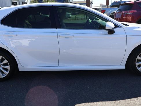 Used 2019 Toyota Camry LE image 5
