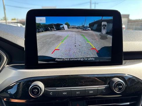 Used 2022 Ford Escape SE image 18