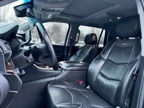 Used 2019 Cadillac Escalade Premium Luxury AWD/4WD image 11