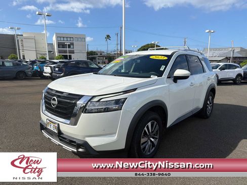 Used 2023 Nissan Pathfinder SL FWD image 1