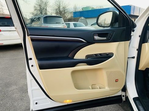 Used 2016 Toyota Highlander Limited Platinum image 30