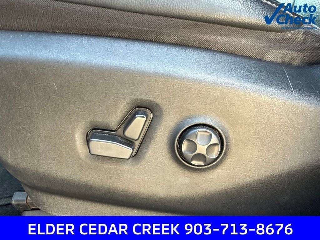 Used 2021 Chrysler Pacifica Touring-L w/ Uconnect Theater Family Group AWD/4WD image 25