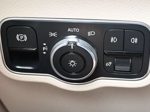 Used 2020 Mercedes-Benz GLB 250 w/ Premium Package image 29