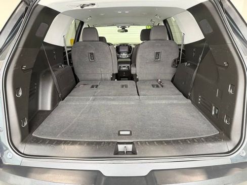 Used 2019 Chevrolet Traverse LT FWD image 31