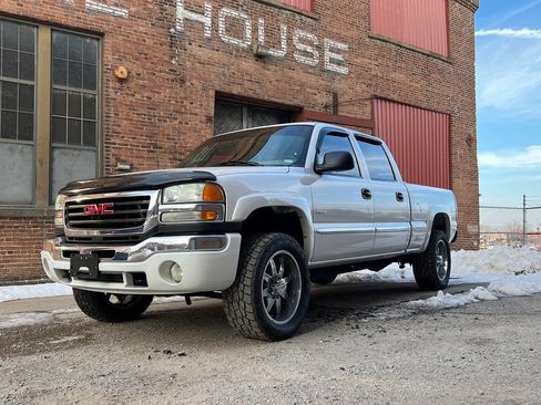 Used 2004 GMC Sierra 2500 SLE w/ Heavy-Duty Power Package image 8