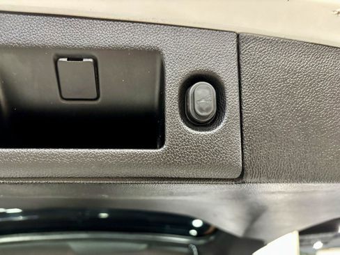 Used 2019 GMC Yukon XL Denali image 17