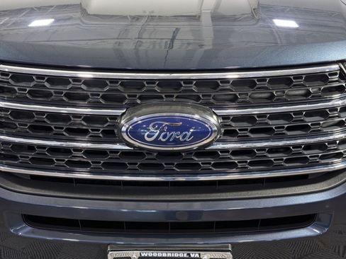 Used 2022 Ford Explorer XLT AWD/4WD image 12